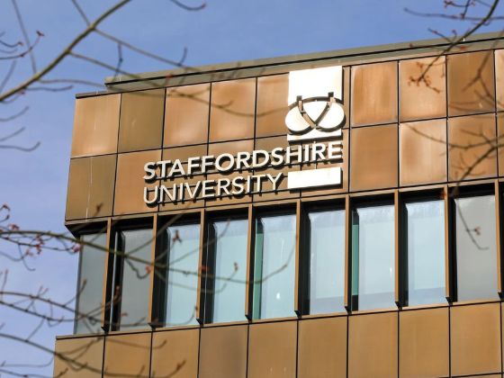 Ảnh của Đại học Staffordshire bị tố lạm dụng AI